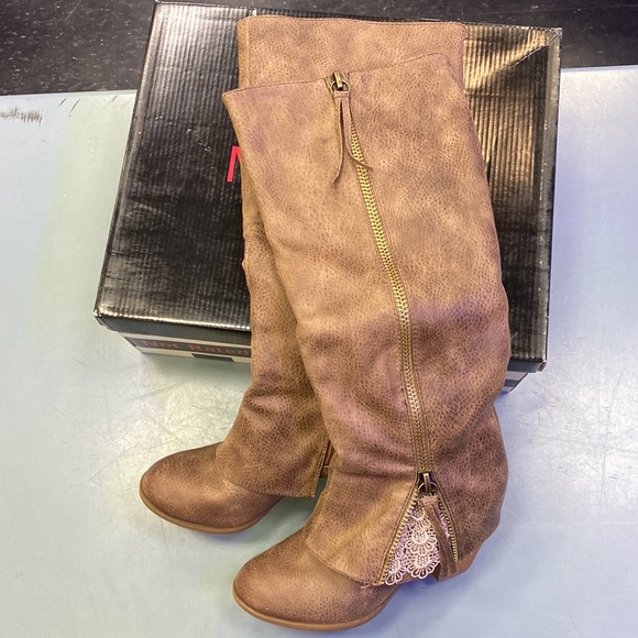 Dress delicate and feminine boots Not Rated  color Taupe (not original box) - Picture 2 of 4
